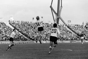 Karl-Heinz Rummenigge (6 de junio de 1978): apenas 22 años tenía el goleador alemán cuando marcó dos tantos en el 6-0 ante México, en Córdoba; estaba llamado a dominar Europa