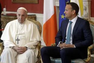 El primer ministro de Irlanda, Leo Varadkar, recibió a Francisco con duras críticas