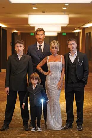 Los novios, su hijo Felipe y los hijos mayores de la actriz, Tomás y Juan Otero, se cambiaron en el hotel Hilton de Pilar.
