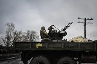 An Ukrainian soldier keeps position sitting on a ZU-23-2 anti-aircraft gun at a frontline, northeast of Kyiv on March 3, 2022. - A Ukrainian negotiator headed for ceasefire talks with Russia said on March 3, 2022, that his objective was securing humanitarian corridors, as Russian troops advance one week into their invasion  of the Ukraine. (Photo by Aris Messinis / AFP)