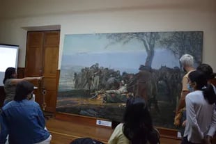 Ya restaurado, el cuadro se exhibe al público en la legislatura de Salta