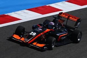 Franco Colapinto finalizó quinto en su debut en la Fórmula 3, en Bahrein