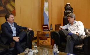 Alfonso Prat-Gay y Nicolás Dujovne mantuvieron una reunión de trabajo en el Palacio de Hacienda y Finanzas Públicas.
