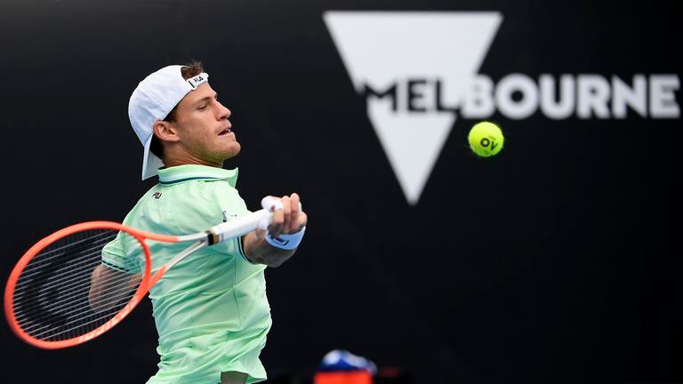 Diego Schwartzman advanced with some trouble to the second round at the Australian Open;  his next rival, the local O'Connell