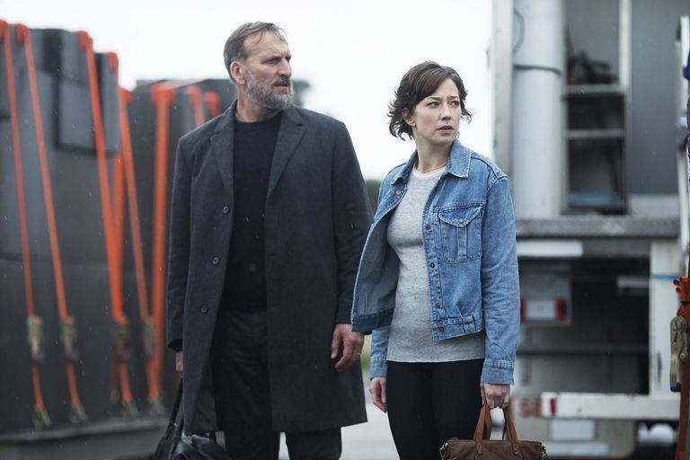 Carrie Coon alongside Christopher Eccleston, who played her brother in The Leftovers (2014-2017).
