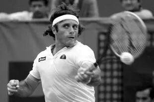 Roland Garros, en 1981; el zurdo fue uno de los jugadores con más triunfos en el polvo de ladrillo francés