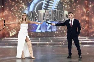 Laura Fernández y Ángel de Brito al frente de Cantando 2020, el certamen de eltrece que mantiene una audiencia fiel