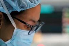 ¿Por qué las mujeres tienen más chances de morir cuando son operadas por cirujanos hombres?