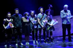 Toto Suar en el debut de "uegos, ¿cuál es el límite?, la obra de teatro de la cual participa