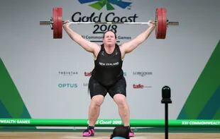 Laurel Hubbard en acción: competirá en mujeres, categoría +87 kilos