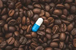 Las 6 enfermedades en las que los medicamentos para tratarlas no se pueden mezclar con café