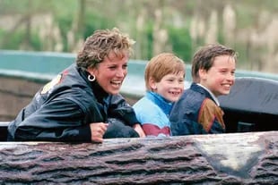 Picture From File:Diana Princess Of Wales, Prince William & Prince Harry Visit The 'Thorpe Park' Amusement Park. . (Photo by Julian Parker/UK Press via Getty Images)