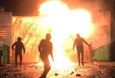 Belfast en llamas: por qué Irlanda del Norte está viviendo los peores disturbios en años 