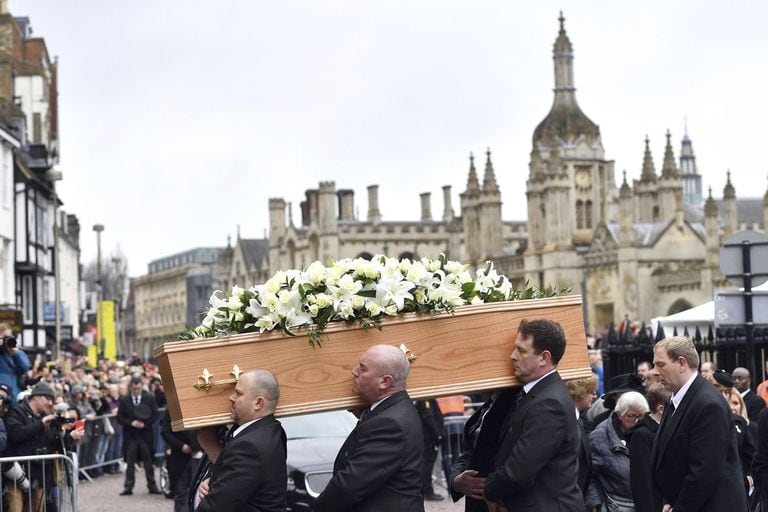Masivo funeral de Stephen Hawking en Cambridge