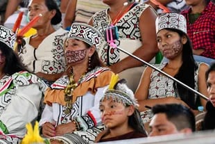 Desde el corazón de la Amazonia, tierra ancestral de más de 350 grupos indígenas, con increíbles reservas minerales y forestales, Francisco salió hoy a defender con fuerza a los pueblos originarios y a lanzar un grito de alarma