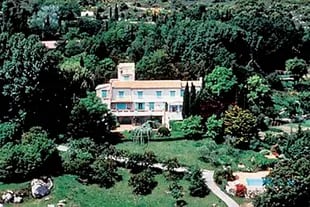 El refugio de los príncipes de Mónaco fue construido por Raniero II en 1957 y, hoy, es una granja con vacas, gallinas y un gran huerto que abastece las cocinas de palacio. Charlene y Alberto también suelen ir a Château de Marchais, en la región francesa de Picardía.