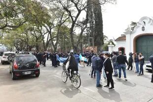 Protesta de la policía frente a la Quinta de Olivos