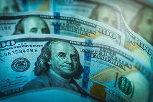 El dólar MEP cotiza a $332,38