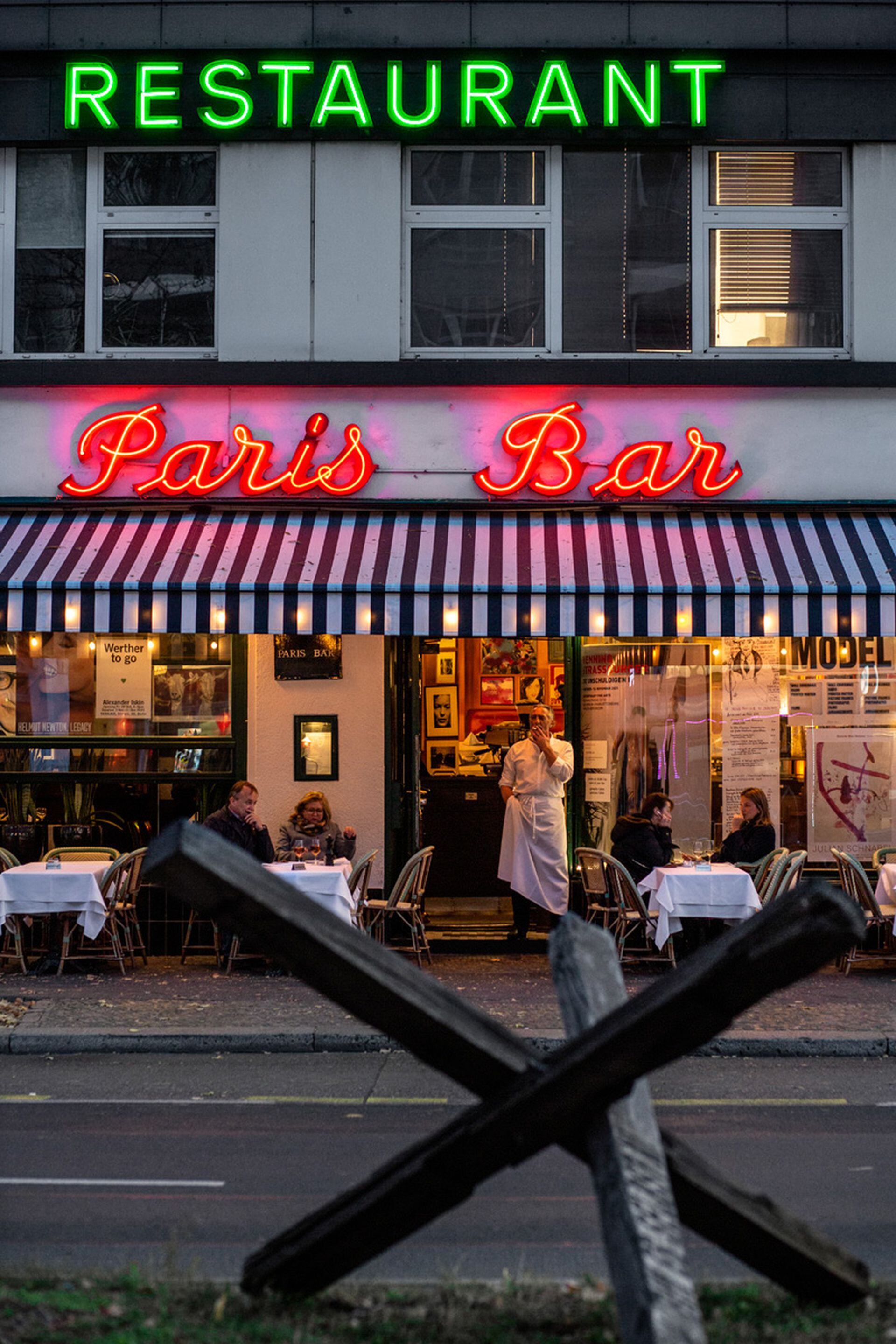 París Bar, un clásico restaurante del Oeste, que aún es frecuentado por
celebrities.
