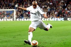 Roberto Carlos: la pegada memorable que marcó una época con sus goles imposibles