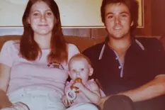 Desapareció de bebé hace 40 años después de que sus padres fueran hallados muertos en un bosque y ahora fue localizada
