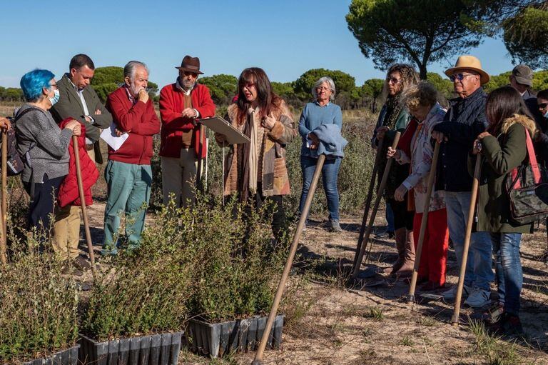 08-11-2021 Celebración en el paraje La Laguna de Moguer (Huelva), de la la iniciativa 'Bosques de la Poesía'. ANDALUCÍA ESPAÑA EUROPA HUELVA CULTURA OCIB HUELVA