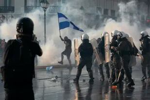 “No a la vacunación obligatoria”: protestas en Grecia contra un plan del gobierno