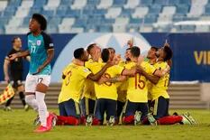 Colombia le ganó a Ecuador con un golazo preparado por Cardona que necesitó del acierto del VAR