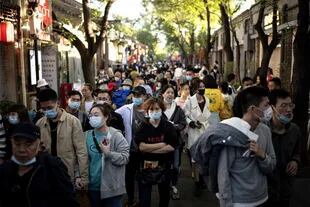 Ciudadanos chinos pasean durante la festividad nacional de la Semana Dorada, en octubre del año pasado, en Pekín
