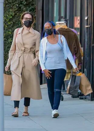 Angelina Jolie y su hija Zahara Marley Jolie-Pitt pasean y hacen compras por Los Ángeles