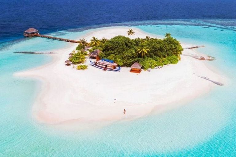 Un resort de Maldivas tiene una propuesta especial para quienes quieren escapar de la vida urbana: ofrece un paquete para hacer home office en un bugalow sobre el agua durante todo 2021
