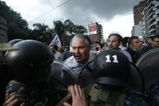 La provocación de la Policía que hizo estallar la furia de los manifestantes en Ramos Mejía