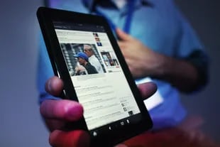 Amazon irrumpió en el mercado de las tabletas con el Kindle Fire, un dispositivo de 200 dólares diseñado para acceder a los contenidos de la tienda minorista on line