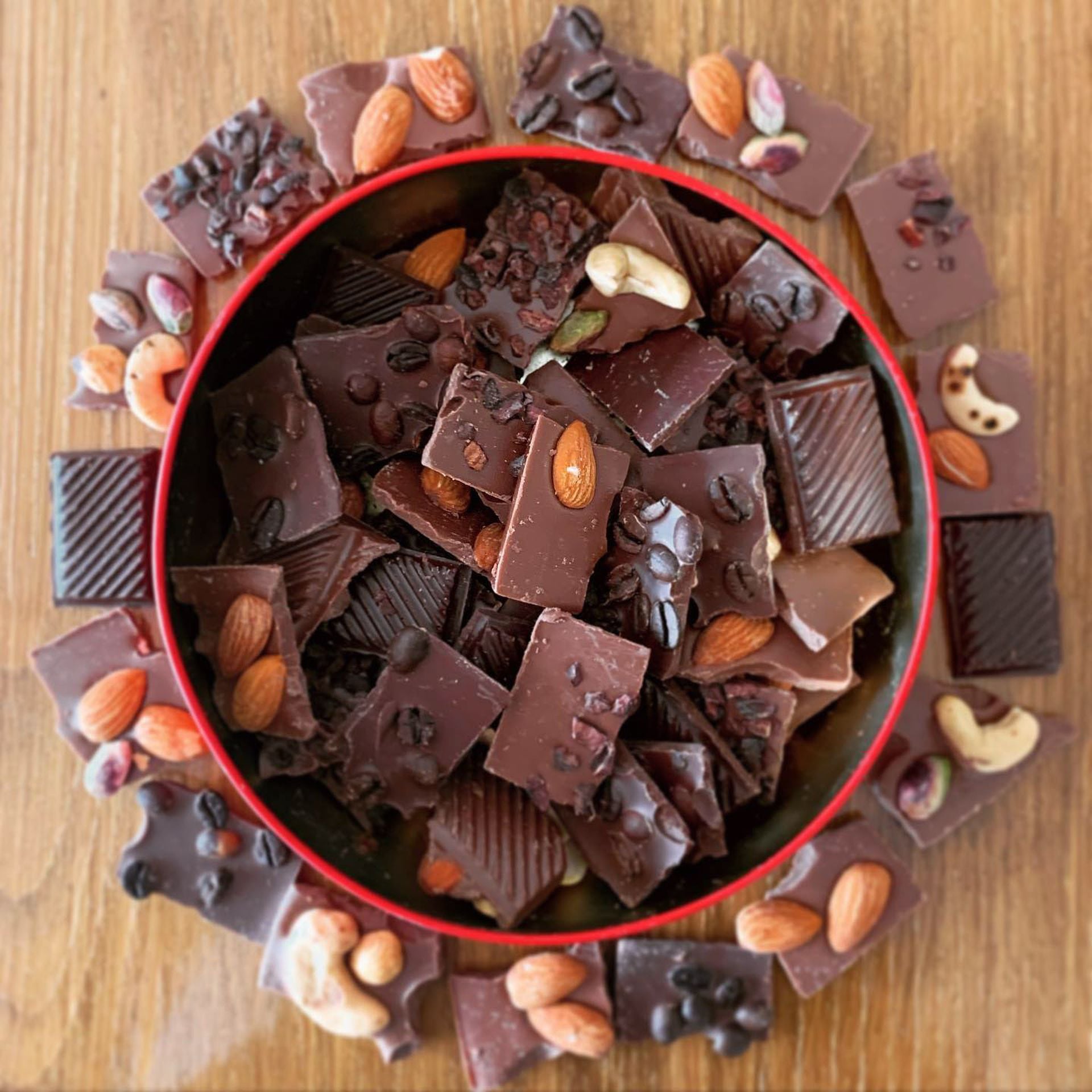 El producto estrella de Frantom son las barras de chocolate (semiamargo, con leche y blanco) con frutos secos y frutos rojos.