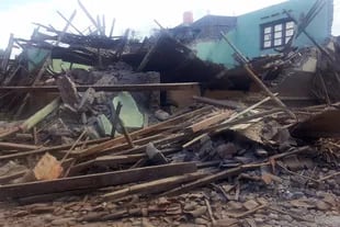 Las réplicas terminan de derrumbar las casas más dañadas