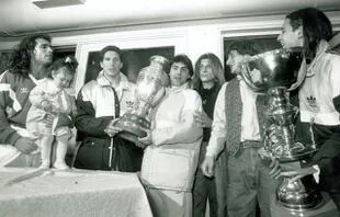Diego Latorre con Simeone, Caniggia, el Turco García, Mohamed y... Leo Rodríguez, determinante para la consagración argentina en la Copa América de Chile 1991