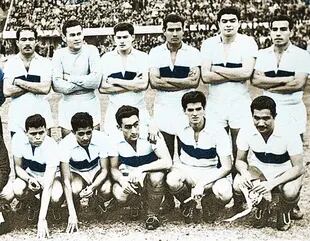 Olimpia de Paraguay, el subcampeón de 1960. Iba a enfrentarse a Universitario de Perú, pero este se negó a participar porque consideró que la Copa no era rentable económicamente. En semifinales el equipo paraguayo superó a Millonarios de Colombia.