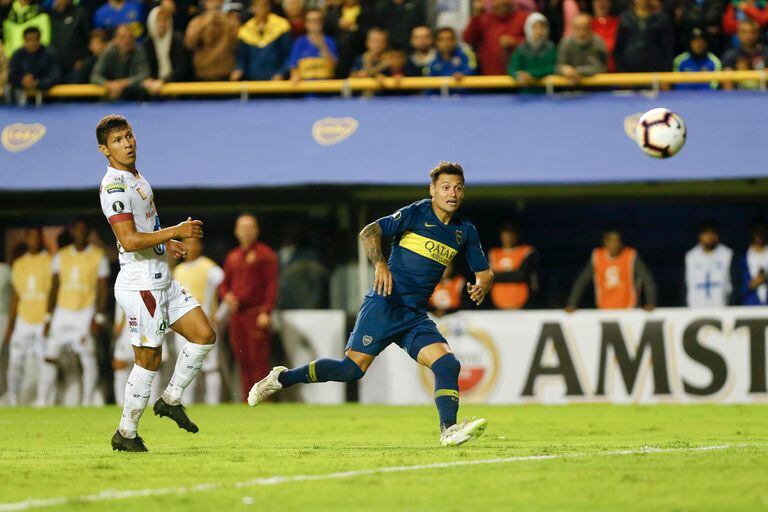 Zárate marcó el tercero de Boca, tras una asistencia de Tevez