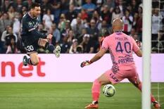 Messi primero escuchó silbidos y después los postes le negaron dos goles en el empate de PSG ante Troyes