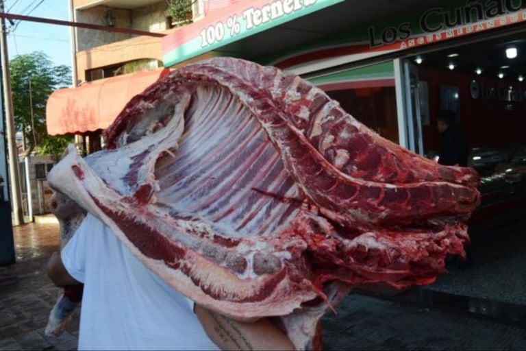 Los matarifes alertan que la carne podría subir otro 15%