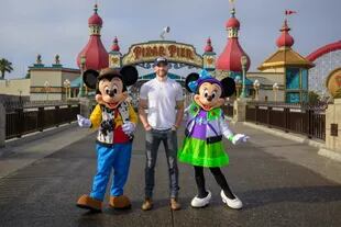 Chris Evans durante su visita a Disney