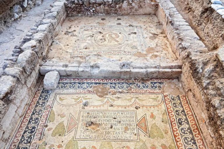 El templo cuenta con mosaicos de animales que fueron borrados e inscripciones en griego que revelan que estaba dedicada a un “glorioso mártir”, aunque no aclara su identidad
