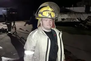 Tiene síndrome de Down y es bombero en una zona de incendios forestales