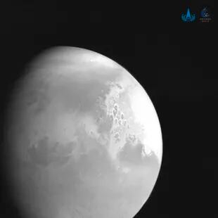 La primera fotografía de Marte capturada por la sonda china. 