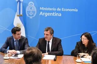 Matías Tombolini, secretario de Comercio, junto a Sergio Massa, ministro de Economía