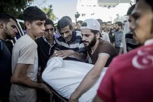 Los palestinos sufren la pérdida de familiares por los bombardeos