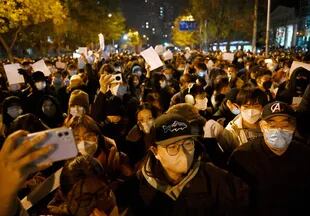Protestas en Pekín contras la política de "Covid cero" del régimen de Xi Jinping. (Noel CELIS / AFP)