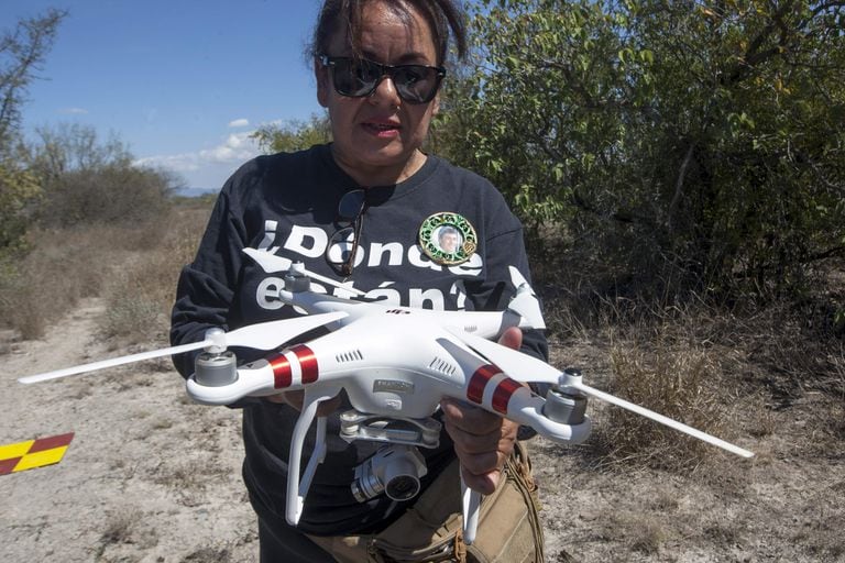 México: la dramática búsqueda de una madre con un dron en un lugar de exterminio