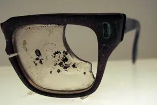 Parte de los anteojos de Salvador Allende son exhibidos en un museo en Santiago de Chile