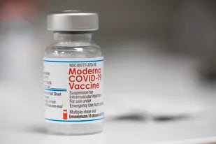 Aprueban la primera vacuna contra el Covid que combate la variante ómicron